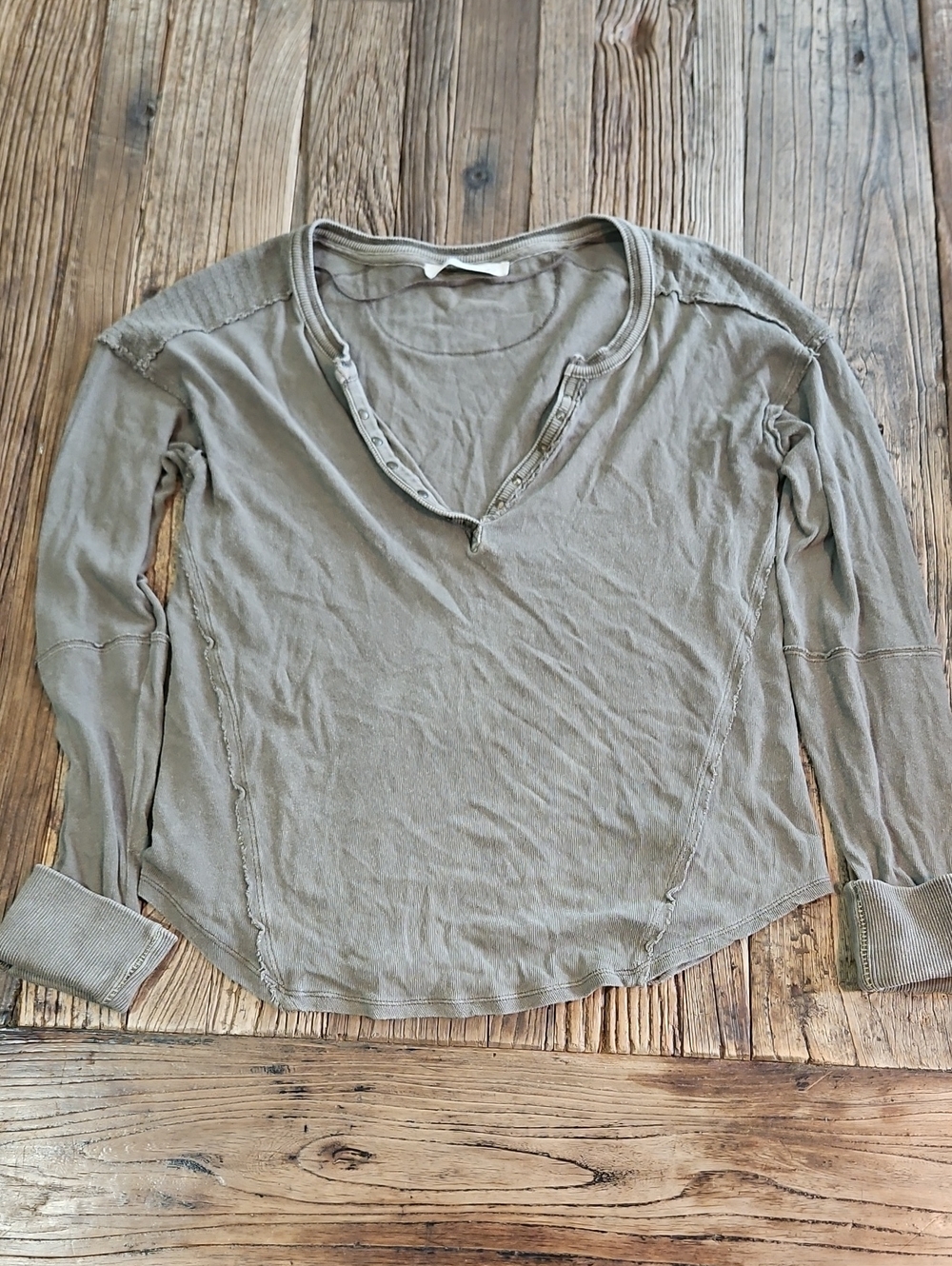 Free People We The Free Women's Olive Long-Sleeve Henley Top 100% cotton Medium